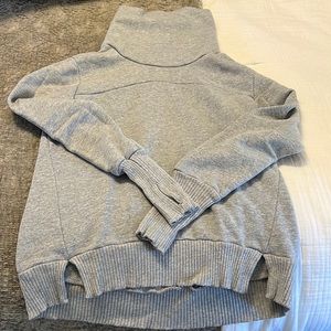 Alo sweatshirt